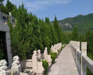 第一次參加葬禮要怎么穿才好呢？493-九龍山骨灰公墓