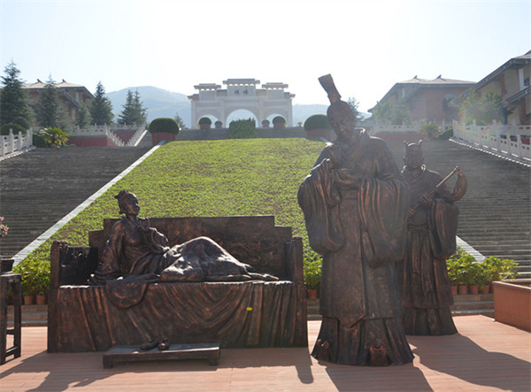 西安霸陵墓園新區(qū)圖片，群山環(huán)抱中,價(jià)格實(shí)惠