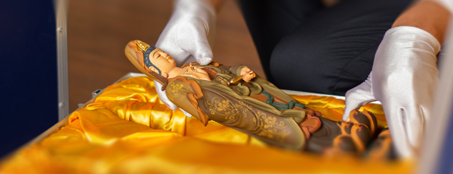 隨葬品在傳統(tǒng)葬禮中標志墓主的身份、地位