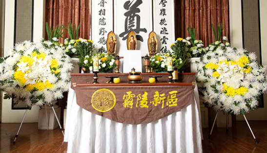 鮮花祭祀是一種為了表達哀悼、惋惜、懷念