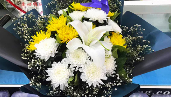 鮮花祭祀是一種為了表達哀悼、惋惜、懷念