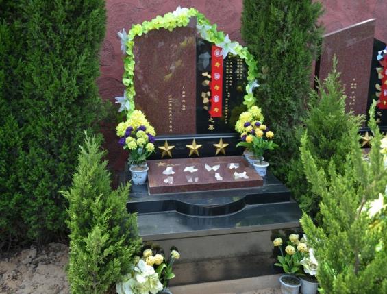 西安鳳棲山墓園墓碑價(jià)格是多少錢(qián)一個(gè)